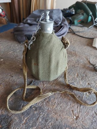 Borraccia vintage militare con tracolla