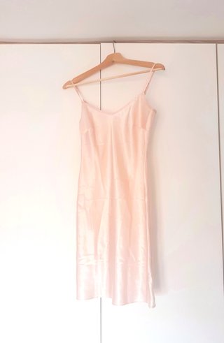 Camisón rosa satinado
