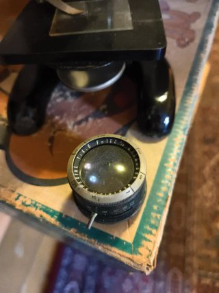 Telescopio Antiguo en Caja de Madera