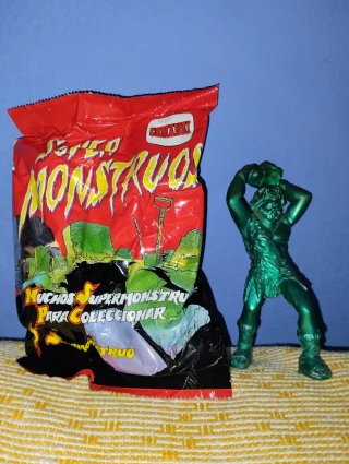 Sobre Super Monstruos de Comansi sin abrir
