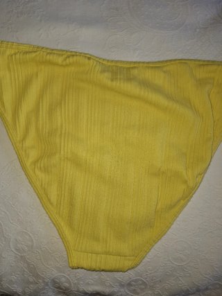 Costume Tezenis Giallo. Top Tg 4 e Slip Tg S