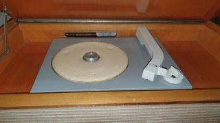 Radio Tocadiscos Electrónica S643A Antigua