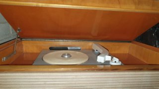 Radio Tocadiscos Electrónica S643A Antigua