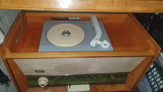 Radio Tocadiscos Electrónica S643A Antigua