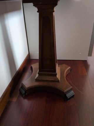 Mesa antigua de haya y nogal
