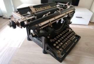 Máquina de escribir Underwood antigua
