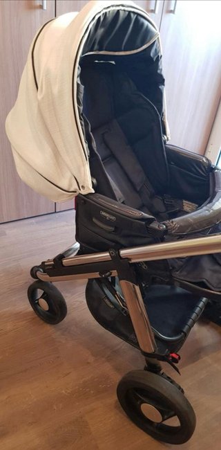 Carrito de bebé con capazo y silla