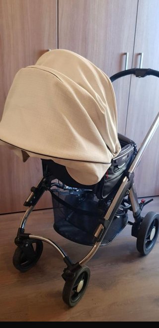 Carrito de bebé con capazo y silla