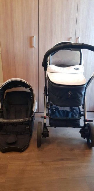 Carrito de bebé con capazo y silla