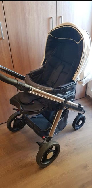 Carrito de bebé con capazo y silla