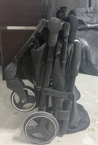 Silla de paseo gemelar negra