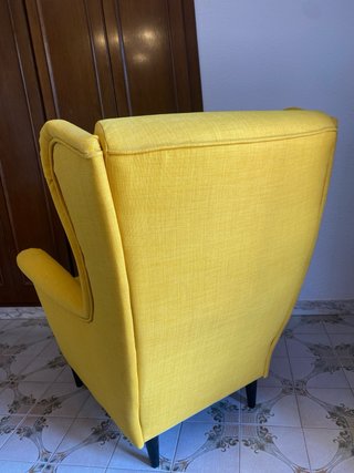 Sillón orejero amarillo IKEA STRANDMON
