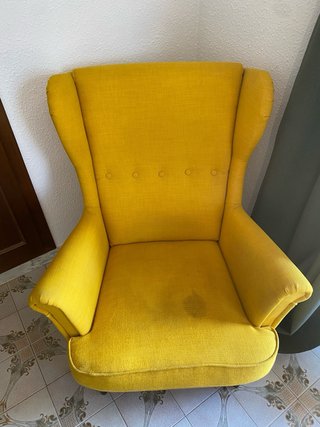 Sillón orejero amarillo IKEA STRANDMON