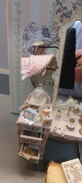 Miniatura del Palazzo: Toeletta della Casa delle Bambole