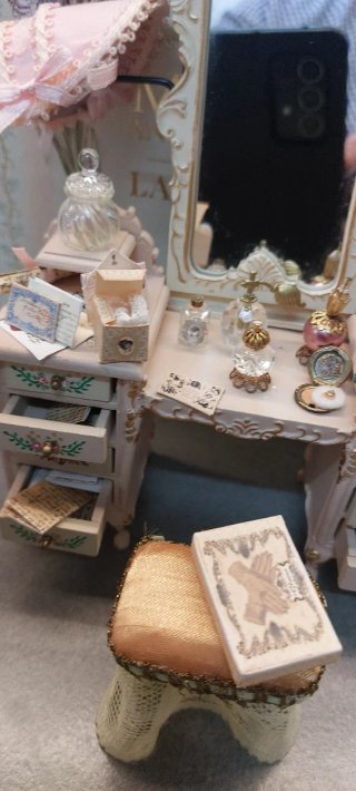 Miniatura del Palazzo: Toeletta della Casa delle Bambole