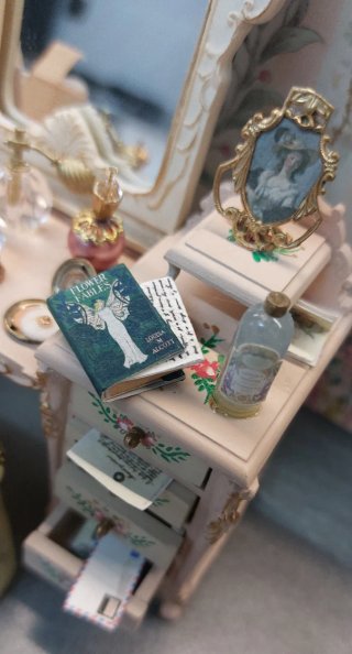 Miniatura del Palazzo: Toeletta della Casa delle Bambole