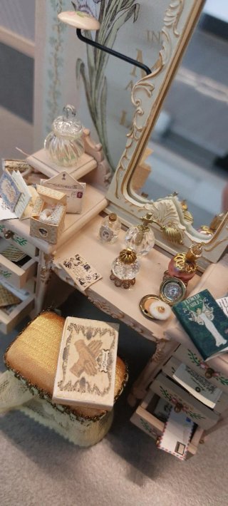 Miniatura del Palazzo: Toeletta della Casa delle Bambole