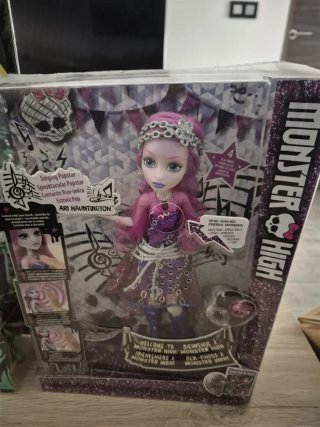 Lote 5 Muñecas: 3 Monster High, 1 Rainbow