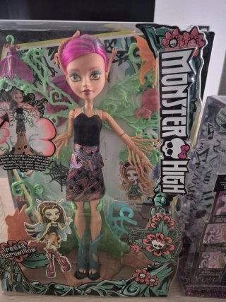 Lote 5 Muñecas: 3 Monster High, 1 Rainbow