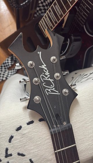 Guitarra B.C. Rich Negra