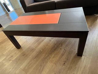 Mesa de centro madera y cristal naranja