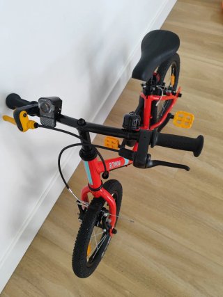 Bicicleta infantil B-Twin roja. Precio negociable