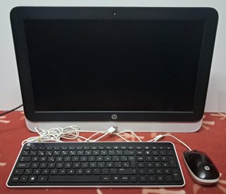 ORDENADOR COMPLETO MARCA HP CON TECLADO Y RATON