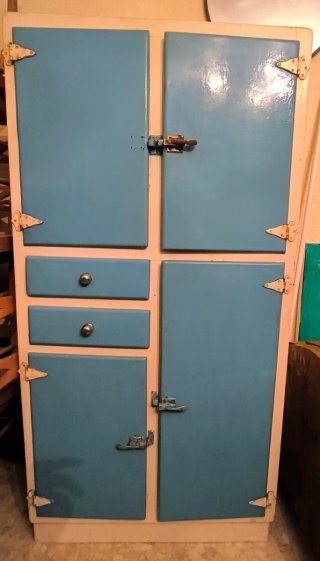 Alacena antigua beige y azul
