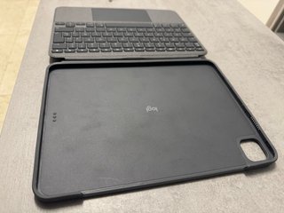 Logitech Combo Touch iPad Pro 11 Tastiera