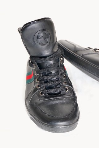2 PARES SNEAKERS GUCCI