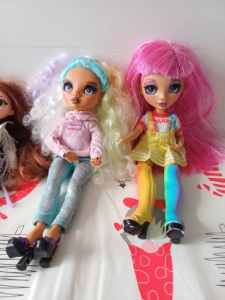 Lote 9 Muñecas LOL y Rainbow High