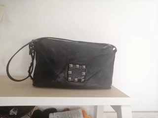 Borsa Campomaggi in pelle nera con borchie