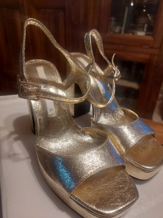 Zapatos de tacón dorados talla 37