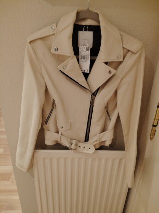 Cazadora efecto piel Mango Talla XS