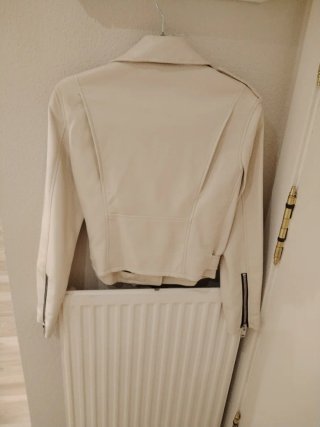 Cazadora efecto piel Mango Talla XS