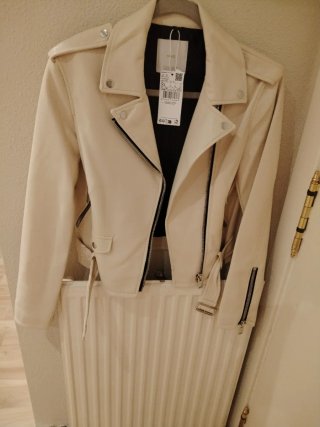 Cazadora efecto piel Mango Talla XS