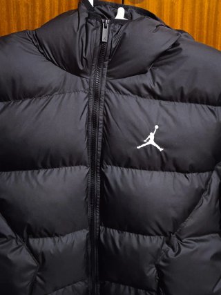 Abrigo Jordan Negro Talla M