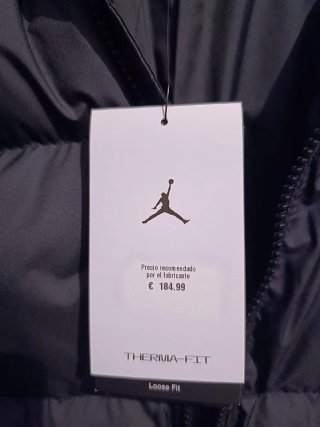 Abrigo Jordan Negro Talla M
