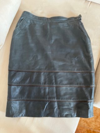 Falda de piel Escada gris vintage