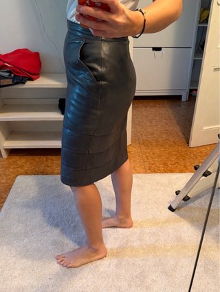 Falda de piel Escada gris vintage