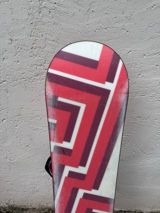 Tavola da snowboard con attacchi