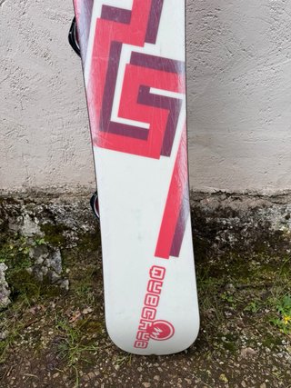 Tavola da snowboard con attacchi