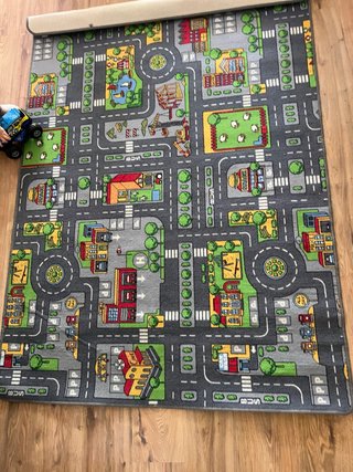 Alfombra infantil de ciudad para jugar.
