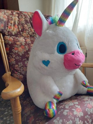Peluche Unicornio Blanco Arcoíris. Con etiquetas