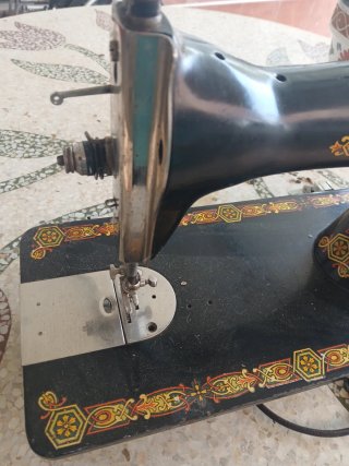 Máquina de coser antigua Hexagon