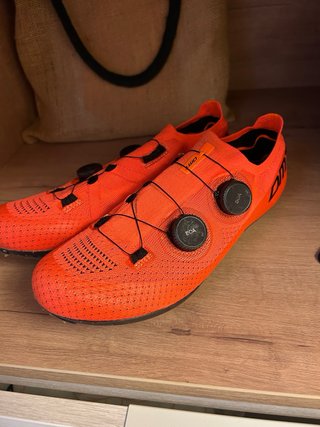Zapatillas DMT KRO rojo coral negro Talla 42
