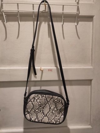 Bolso bandolera estampado serpiente
