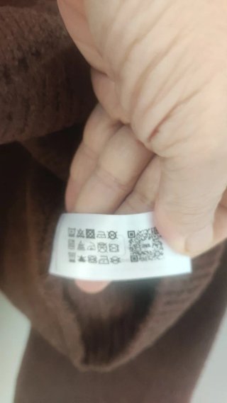 Chaqueta de punto marrón con bolsillos