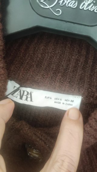 Chaqueta de punto marrón con bolsillos