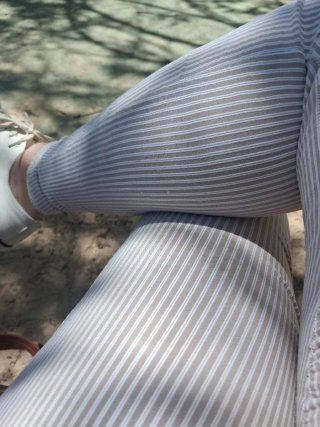 Pantalón pitillo Calzedonia rayas beige